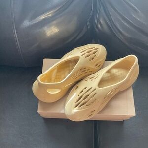 Adidas Yeezy Foam Runners, Sand size 12